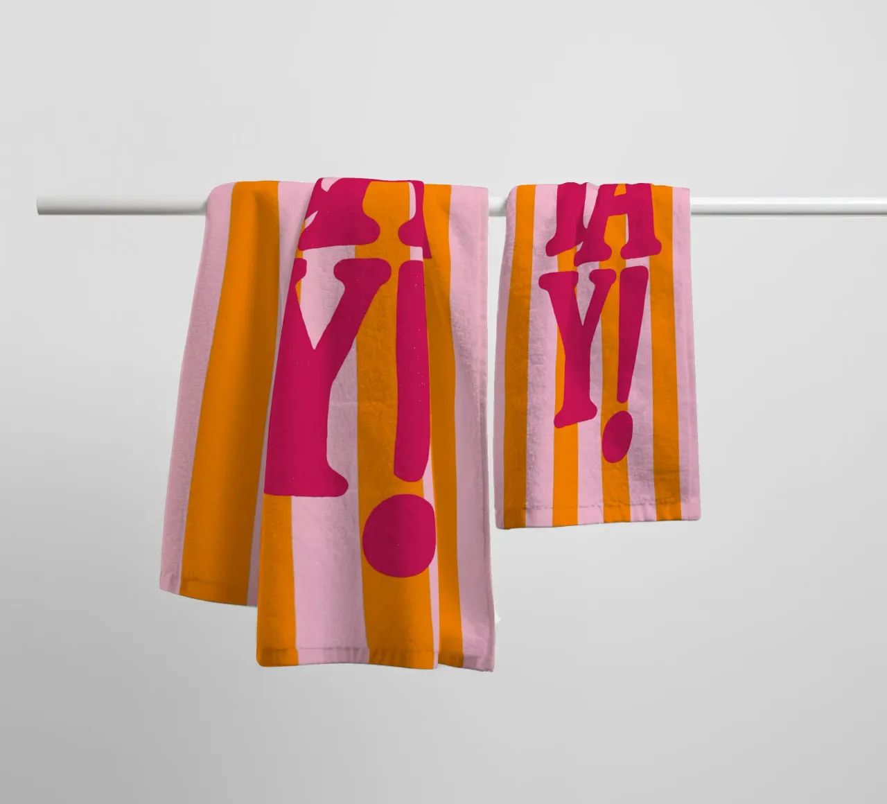 Striped with Excitement asciugamano da bagno da QuooodZ by MooodzArt
