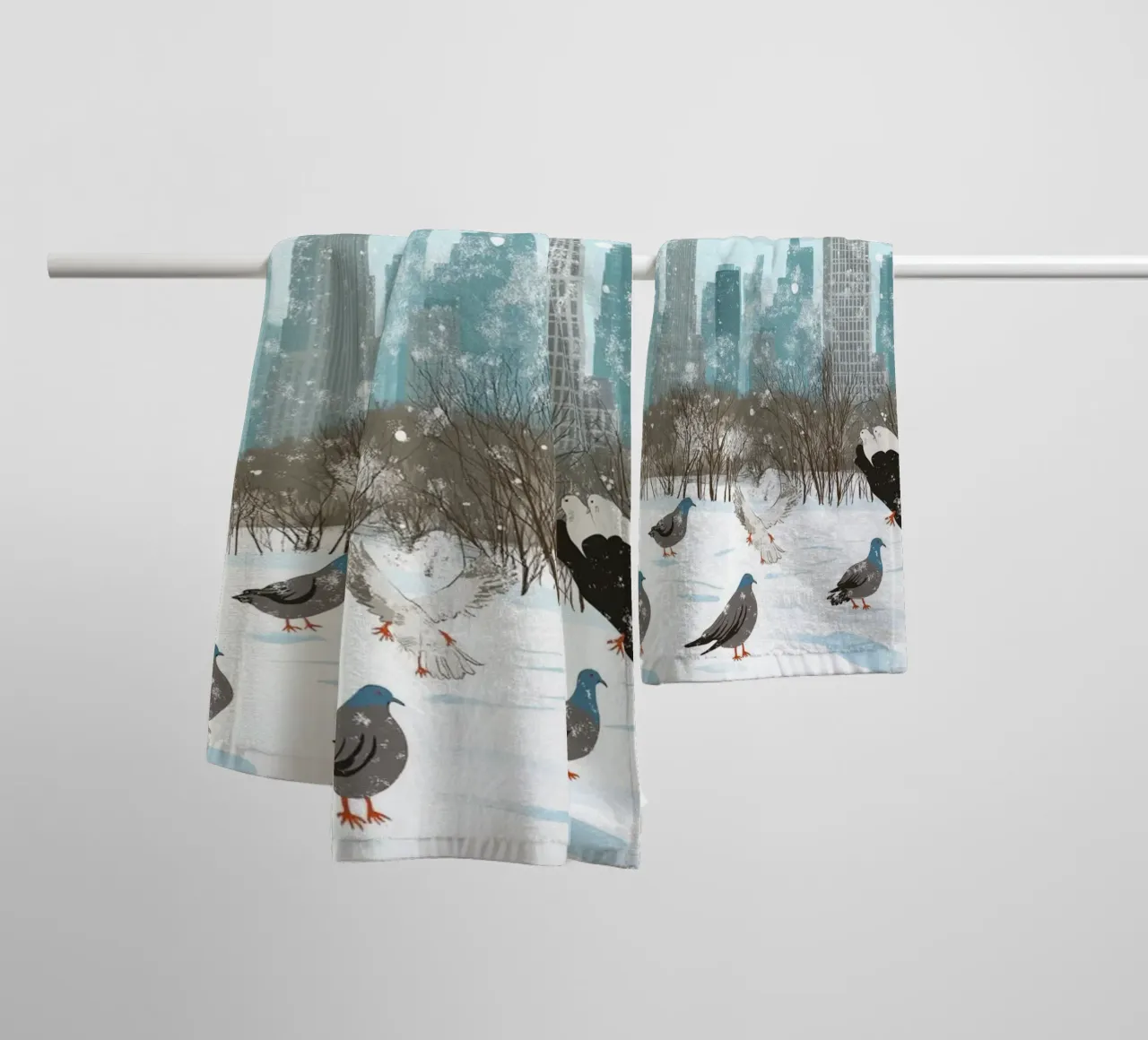 Nutrire i piccioni in inverno - Scena di uccelli nel parco di New York innevato asciugamano da bagno da ClubArt