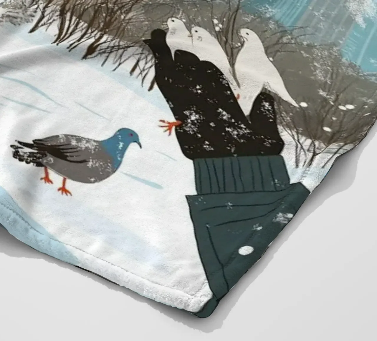 Nutrire i piccioni in inverno - Scena di uccelli nel parco di New York innevato coperta in pile da ClubArt