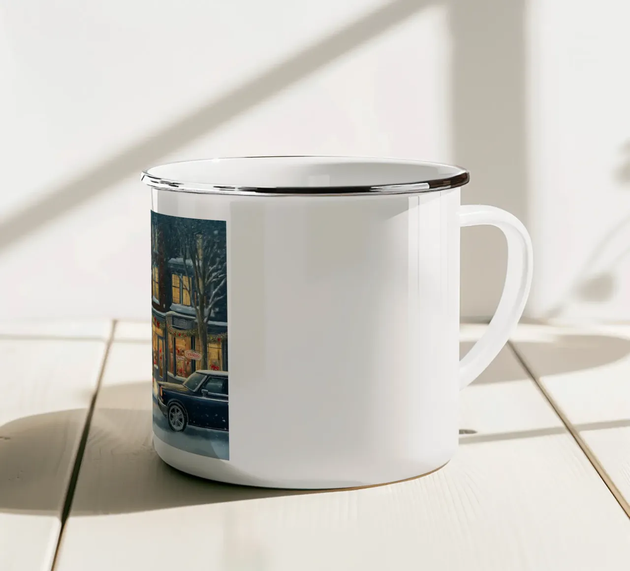 Accogliente via dello shopping natalizio - Arte della vigilia innevata tazza in smalto da ClubArt