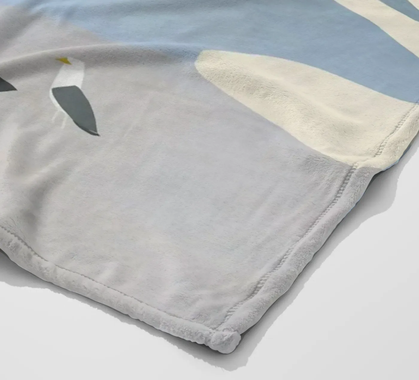 Seagull beach Fleecedecke von Little Dean