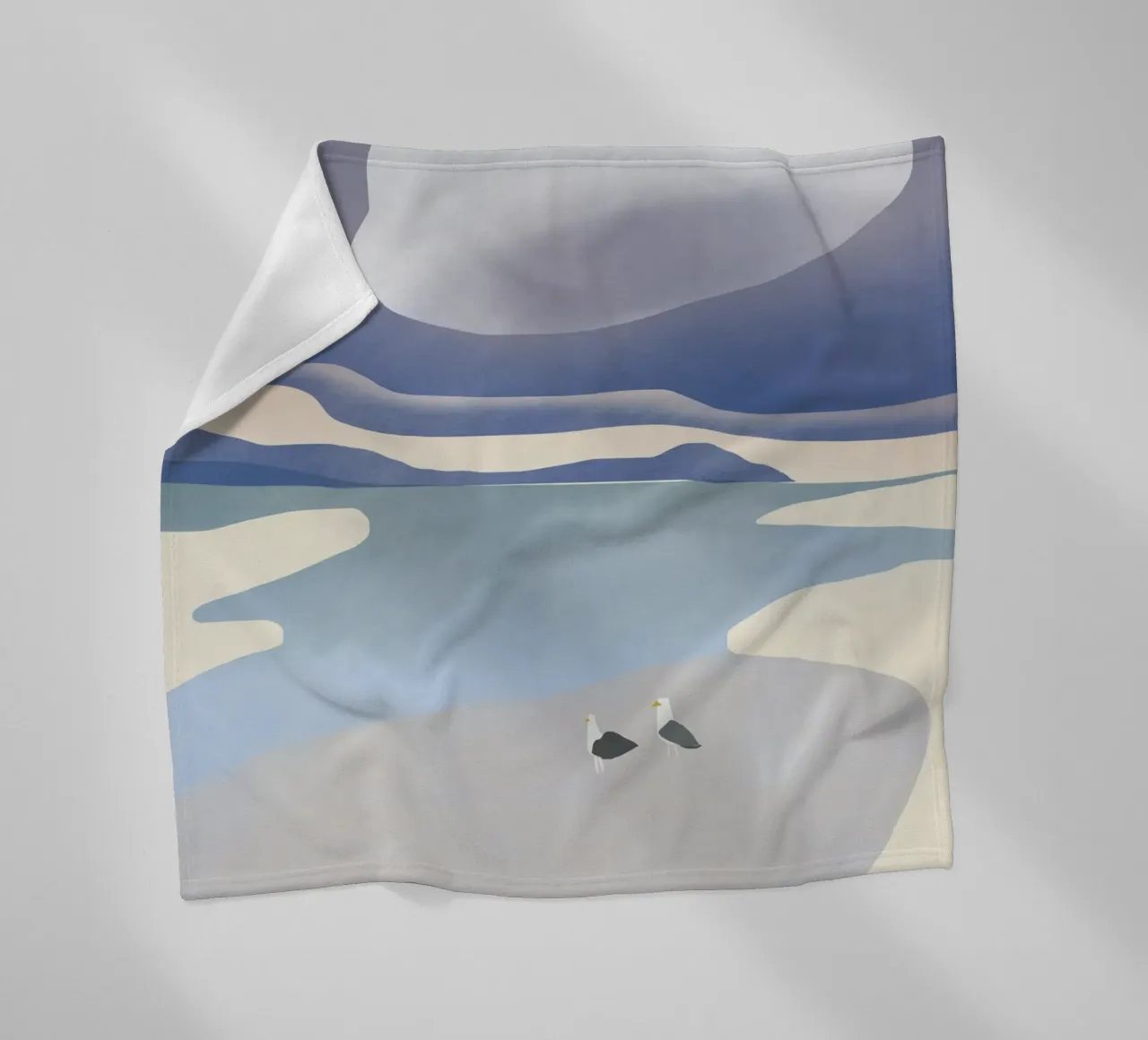 Möwenstrand Fleecedecke von Little Dean