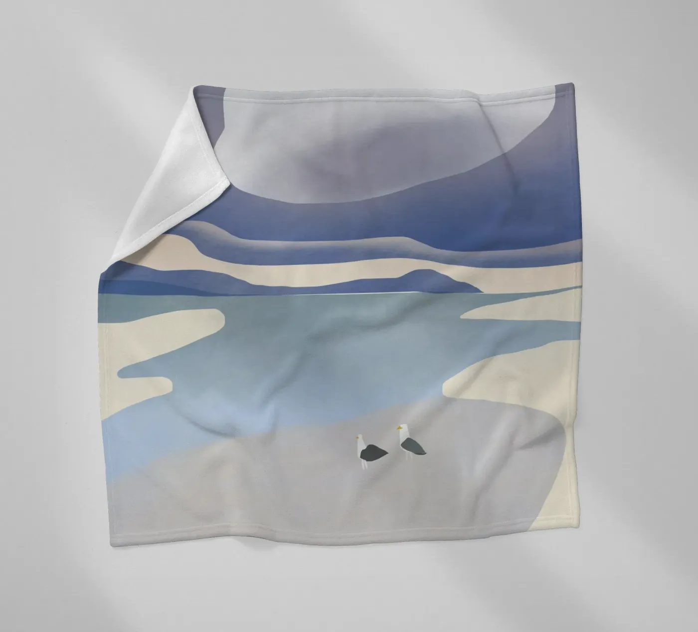 Seagull beach Fleecedecke von Little Dean