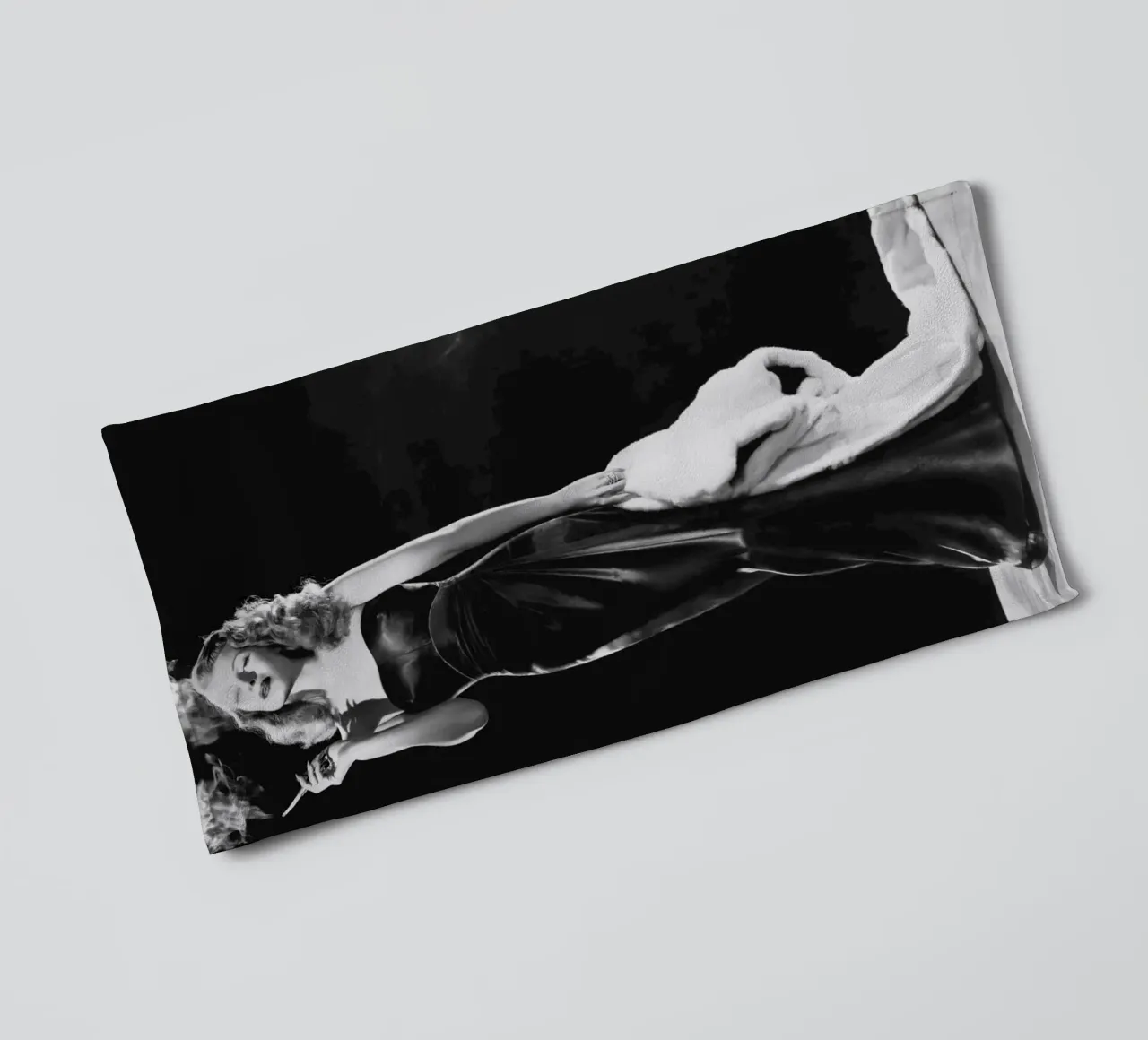 Rita Hayworth 100 jaar badhanddoek van Steve shop