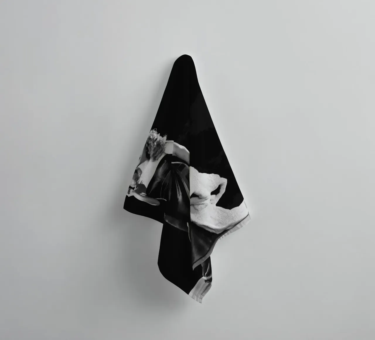 Rita Hayworth 100 jaar badhanddoek van Steve shop
