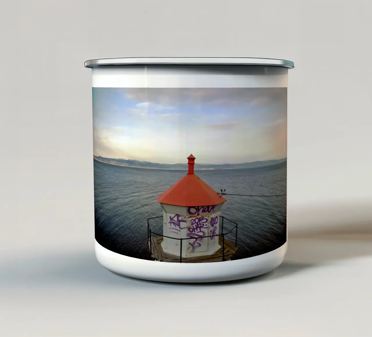 The Tagged Beacon tazza in smalto da zenitt