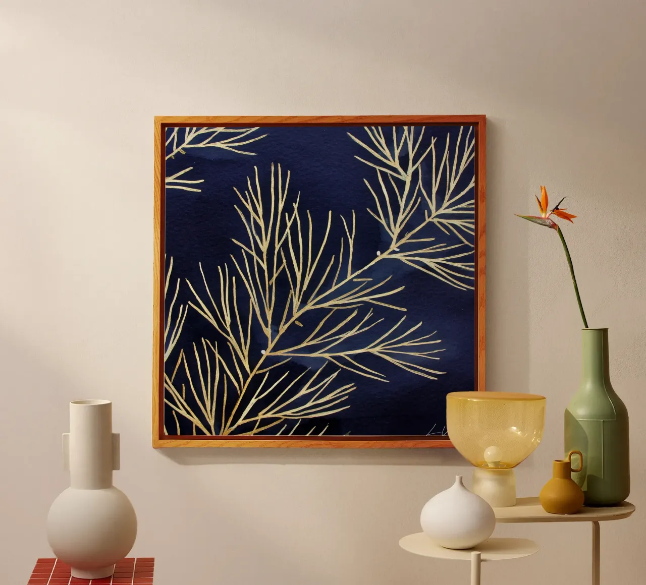 Modello da sera in oro plexiglass da Luke Wilder Studio