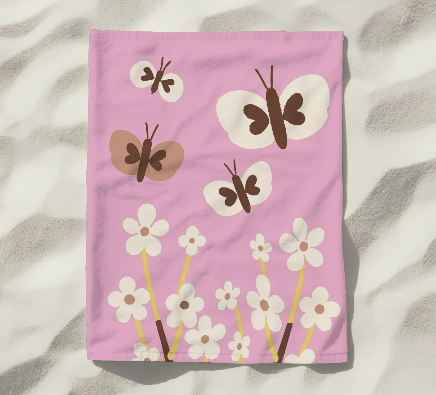 Butterfly and Flower strandhanddoek van TRENDY POSTER SHOP