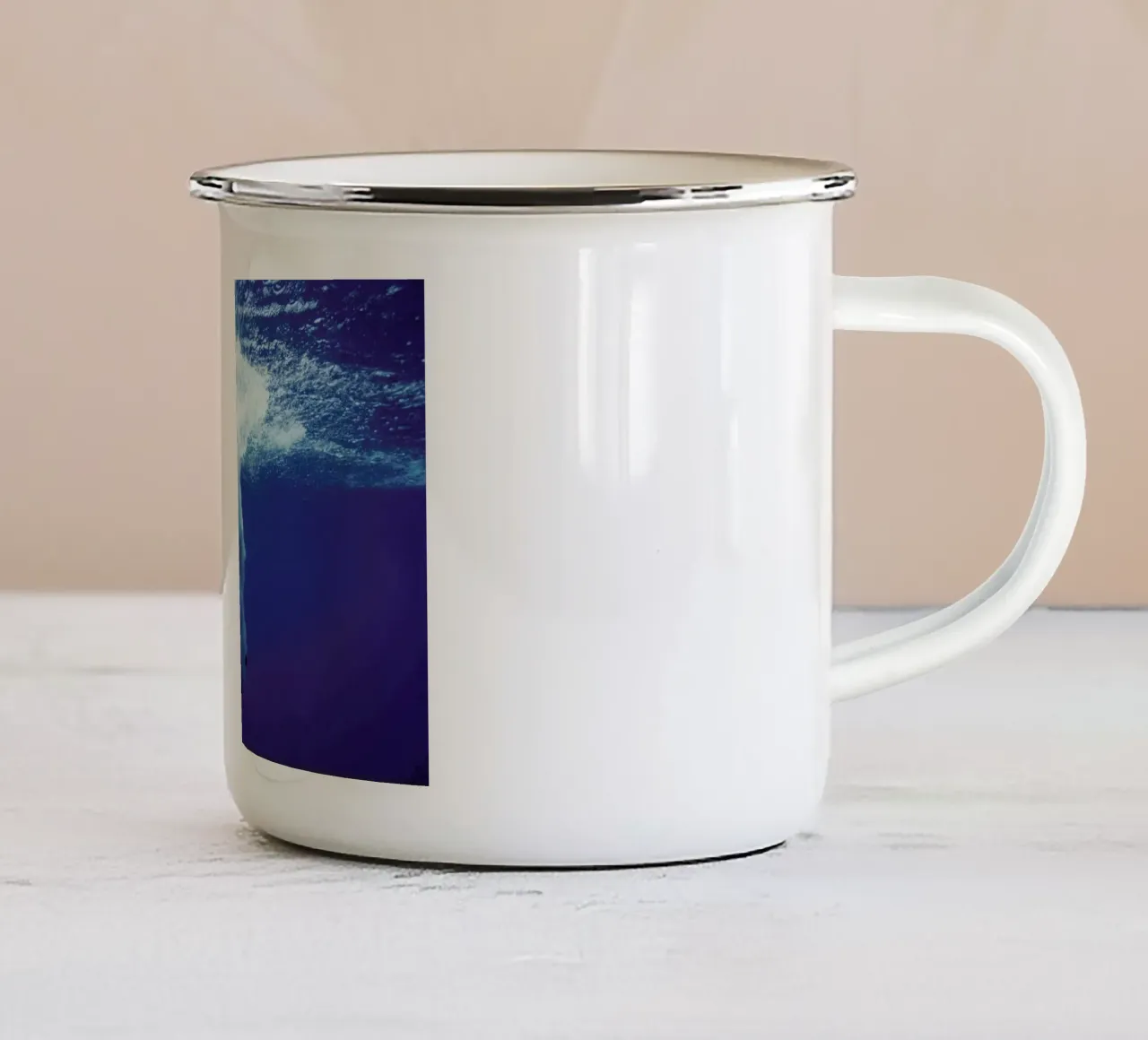Untitled_3 taza de esmalte de James Cooper