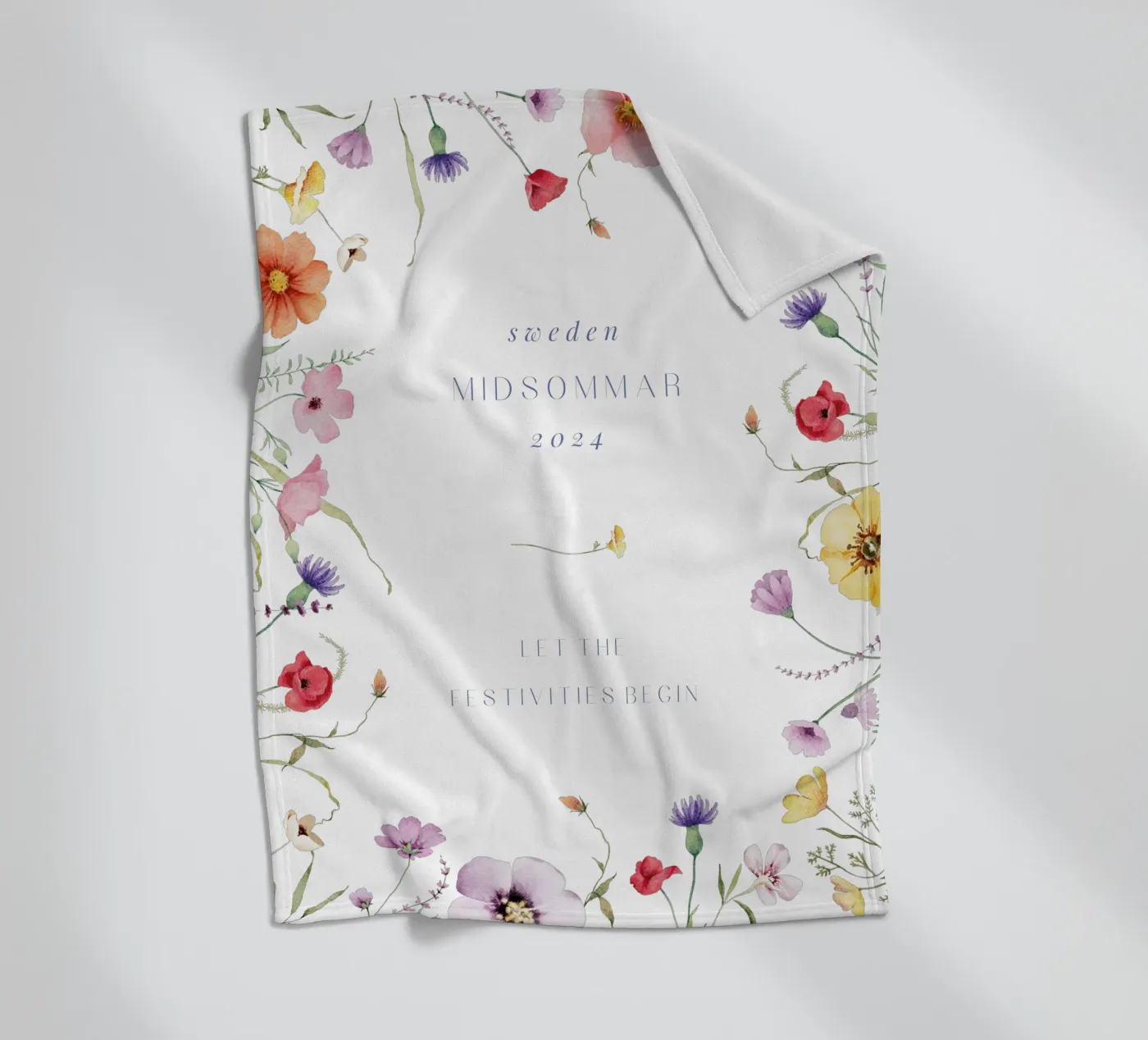 Midsommar fleece blanket by Kartenliebe