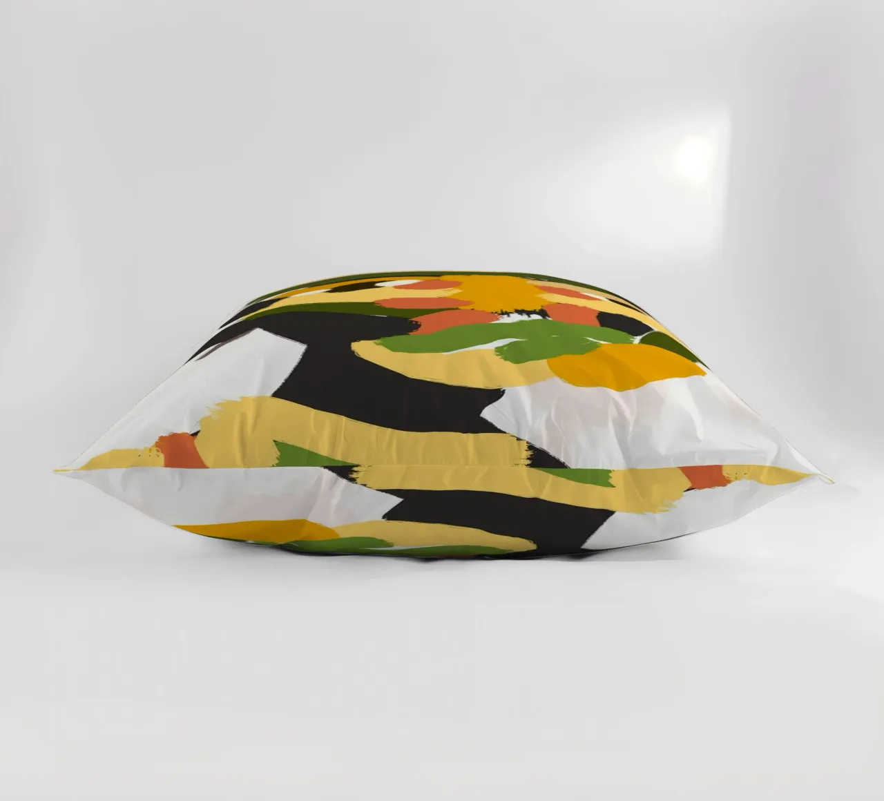 Ritratto a macchie di colore 04 cuscino da Little Dean