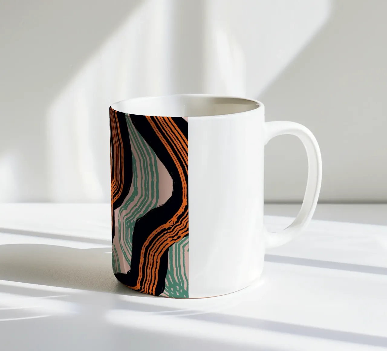 Astrazione delle linee 17 tazza in ceramica da Little Dean