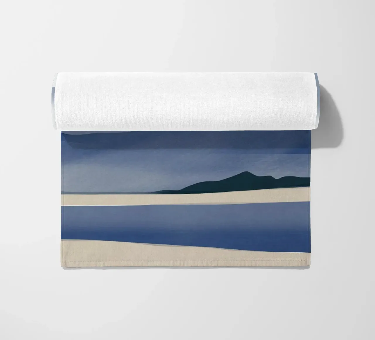 Vast cloudscape Strandtuch von Little Dean