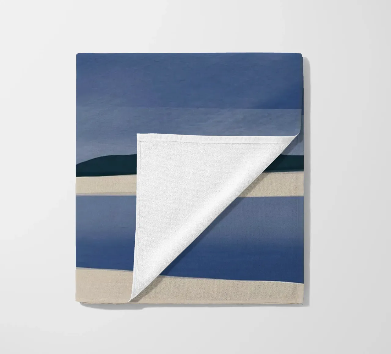 Vast cloudscape Strandtuch von Little Dean