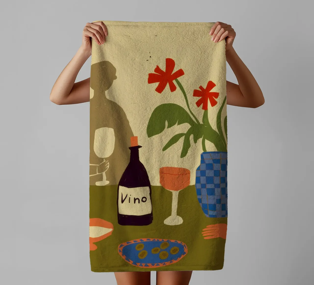 Vino e flora distorti asciugamano da bagno da Mossy Pigment