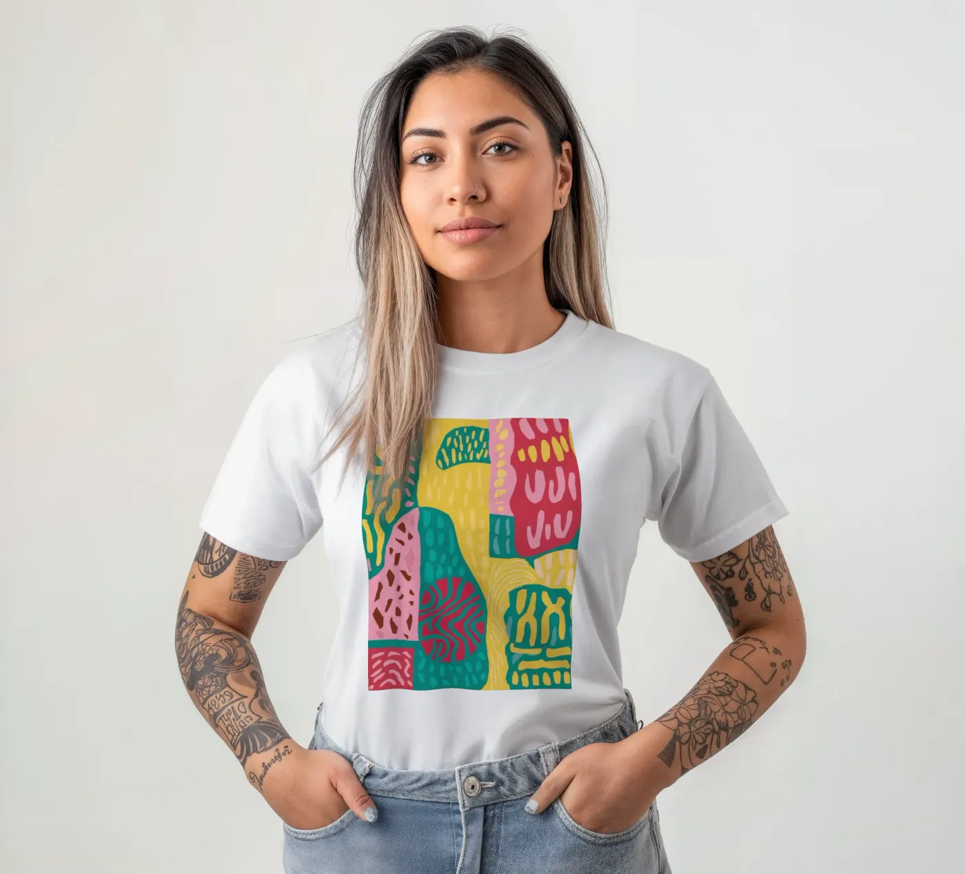 Lebendiges Muster Patchwork T-Shirt von Sentinel Glow