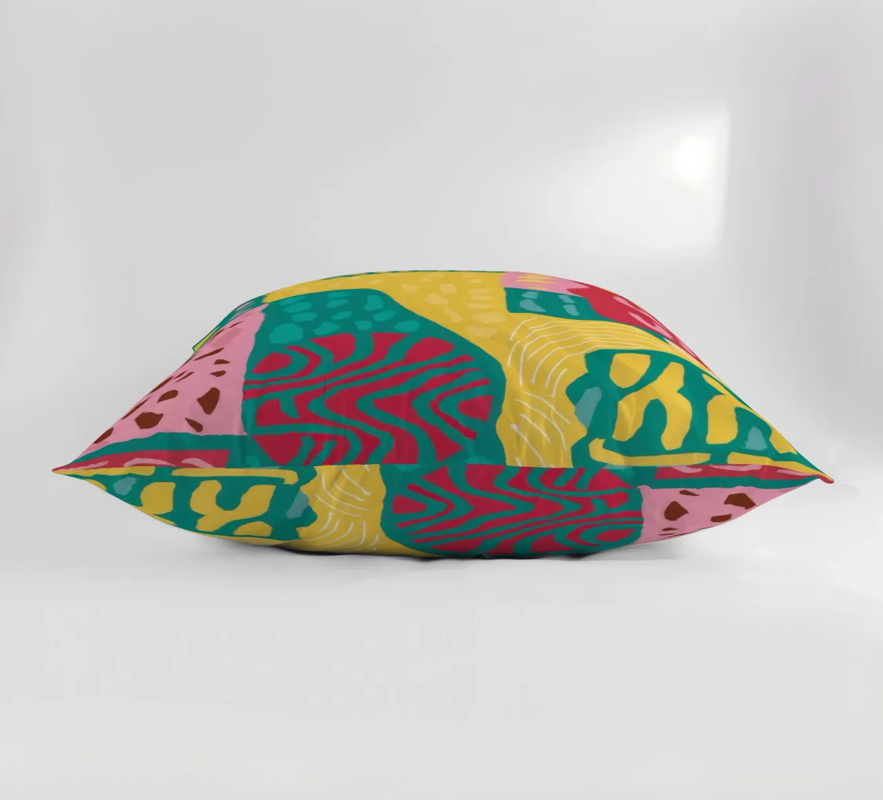 Patchwork a motivi vivaci cuscino da Sentinel Glow