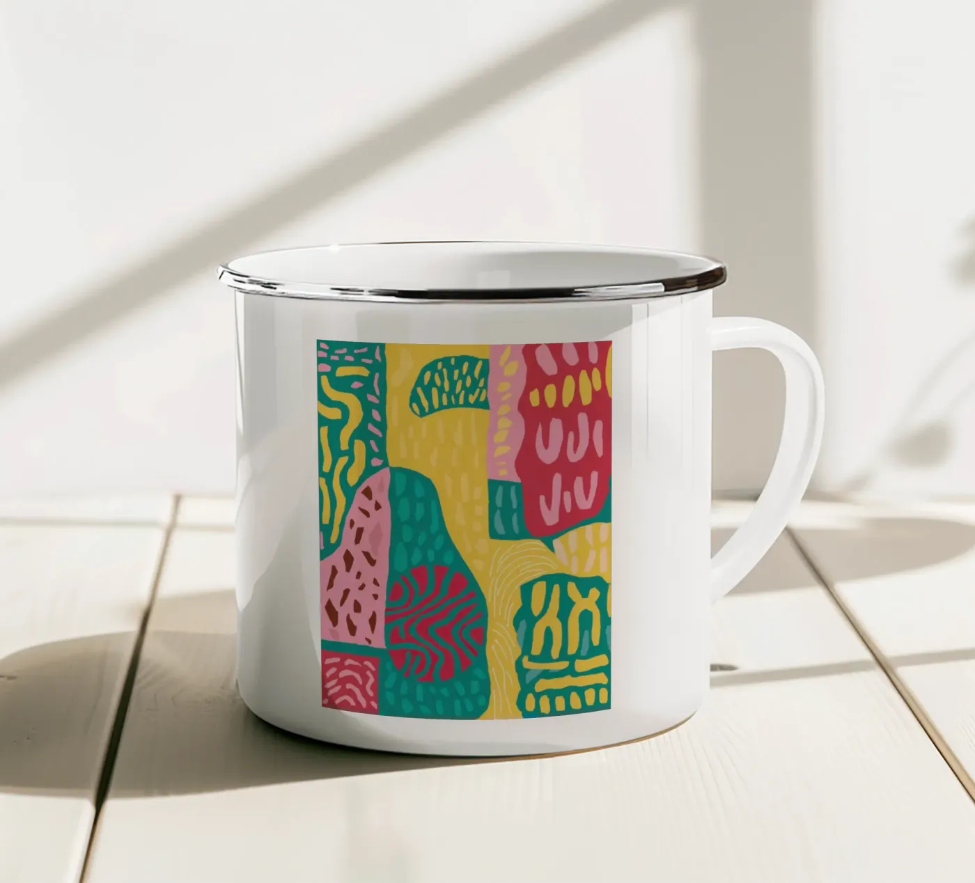 Patchwork a motivi vivaci tazza in smalto da Sentinel Glow