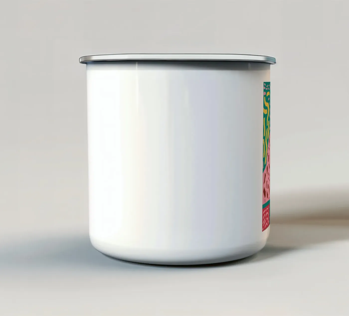 Patchwork a motivi vivaci tazza in smalto da Sentinel Glow