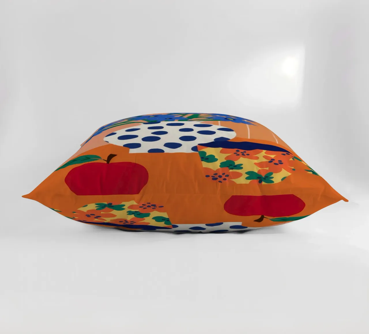 Pois, pois e fiori cuscino da Mossy Pigment