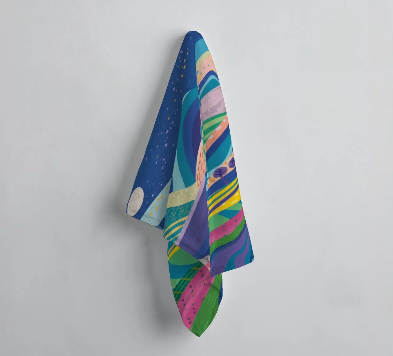 Psychedelisch heuvellandschap badhanddoek van Lune Dreams