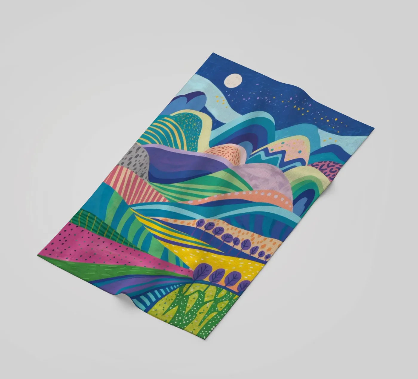 Psychedelisch heuvellandschap strandhanddoek van Lune Dreams