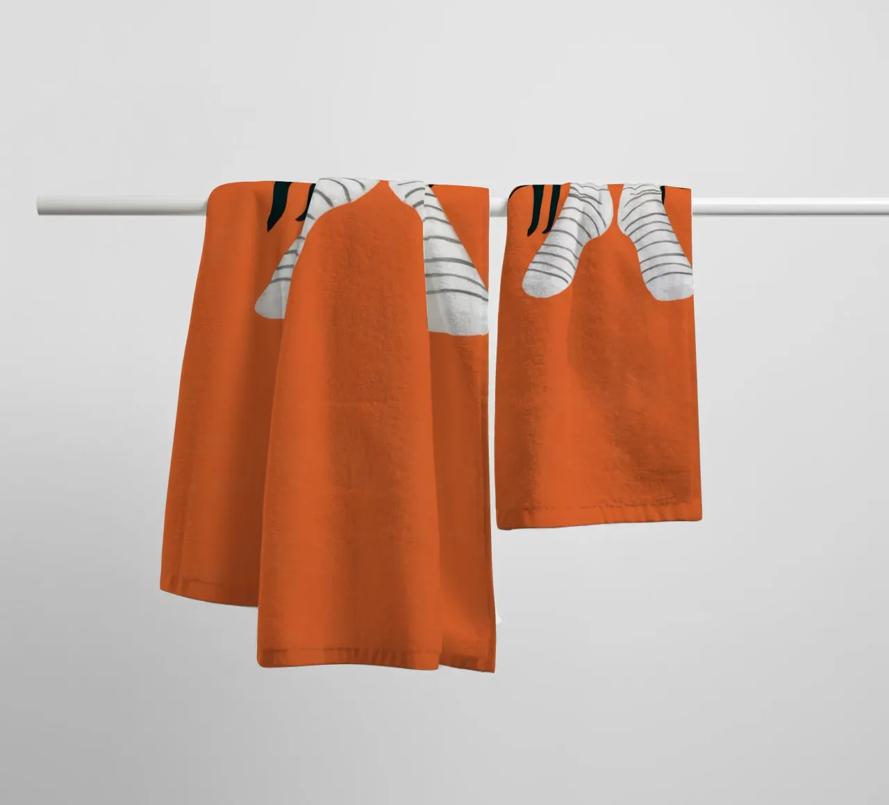 Buffonate di calzini felini asciugamano da bagno da Lune Dreams