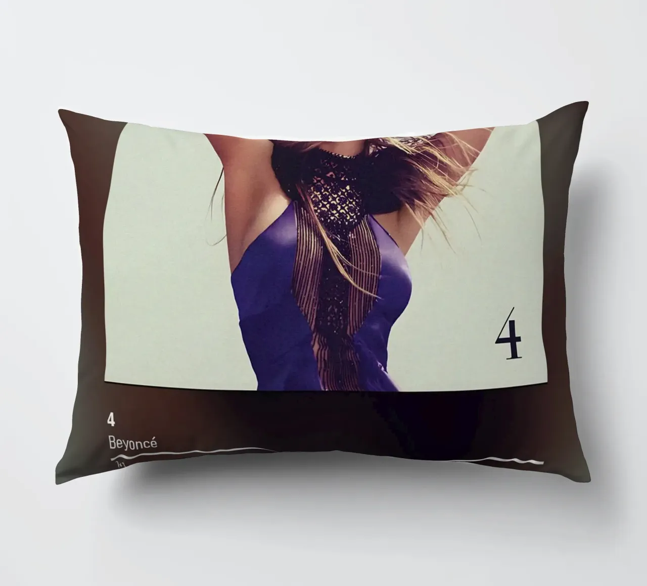 4 (2011) by Beyoncé cuscino da DGUnder