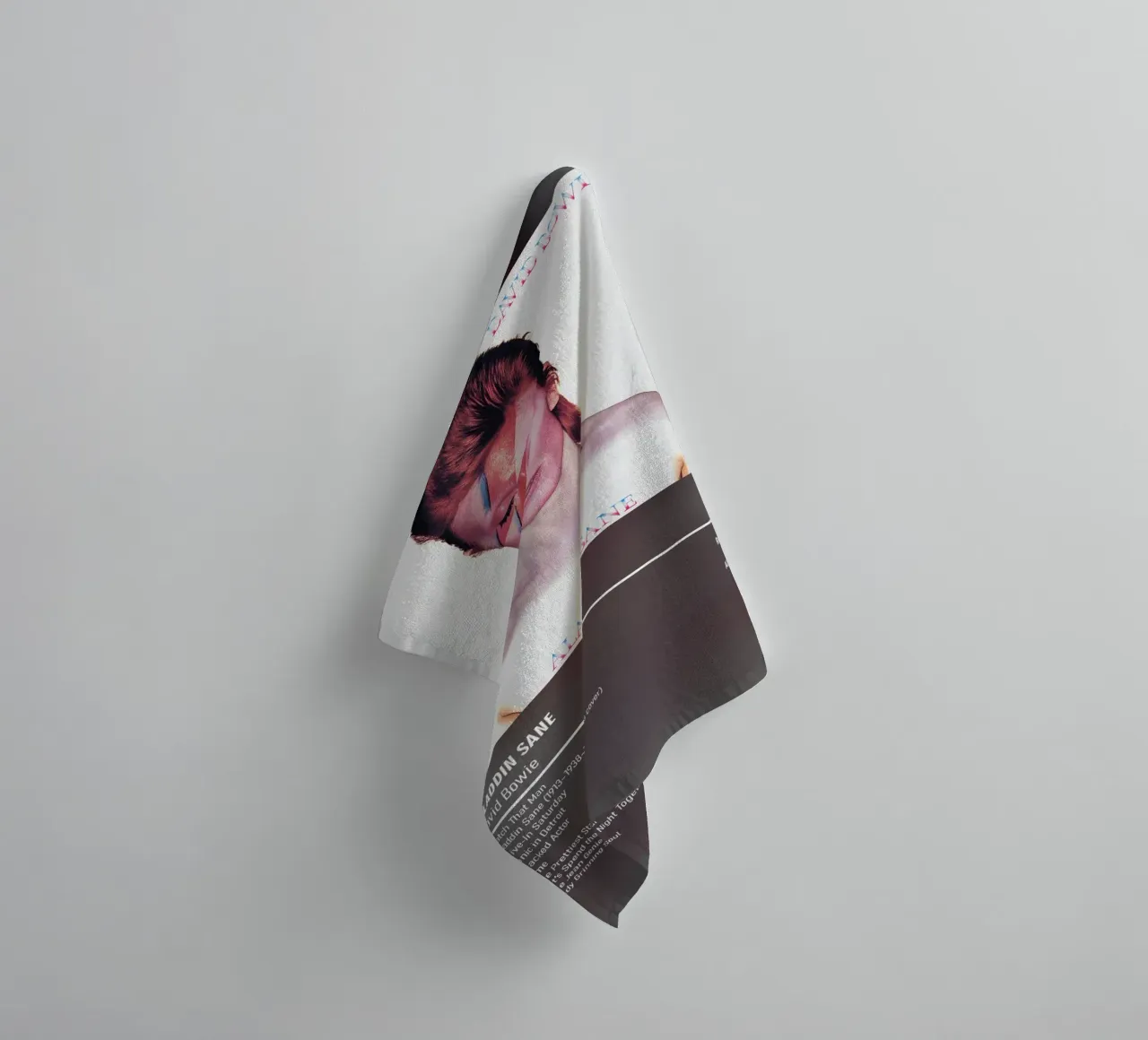 Aladdin Sane By David Bowie asciugamano da bagno da DGUnder