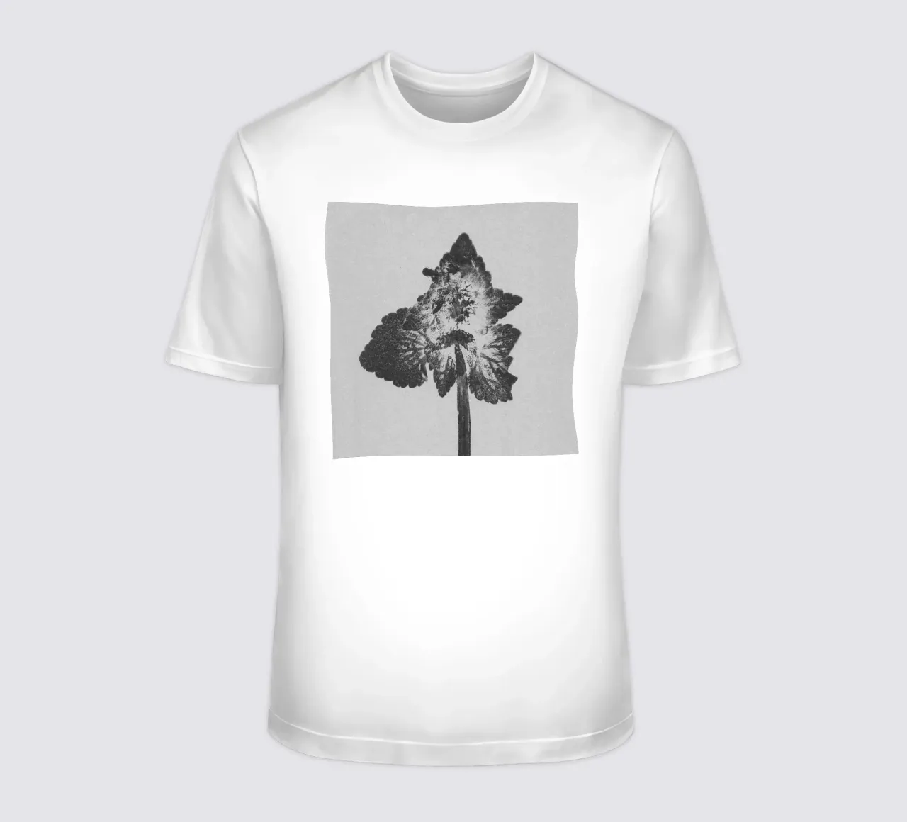 Impressioni botaniche | Lamium purpureum v4 t-shirt da Ivona Maris