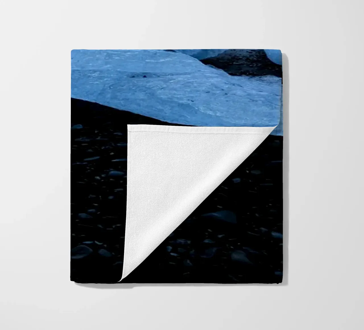 iceberg oceano telo mare da Earthly Visions