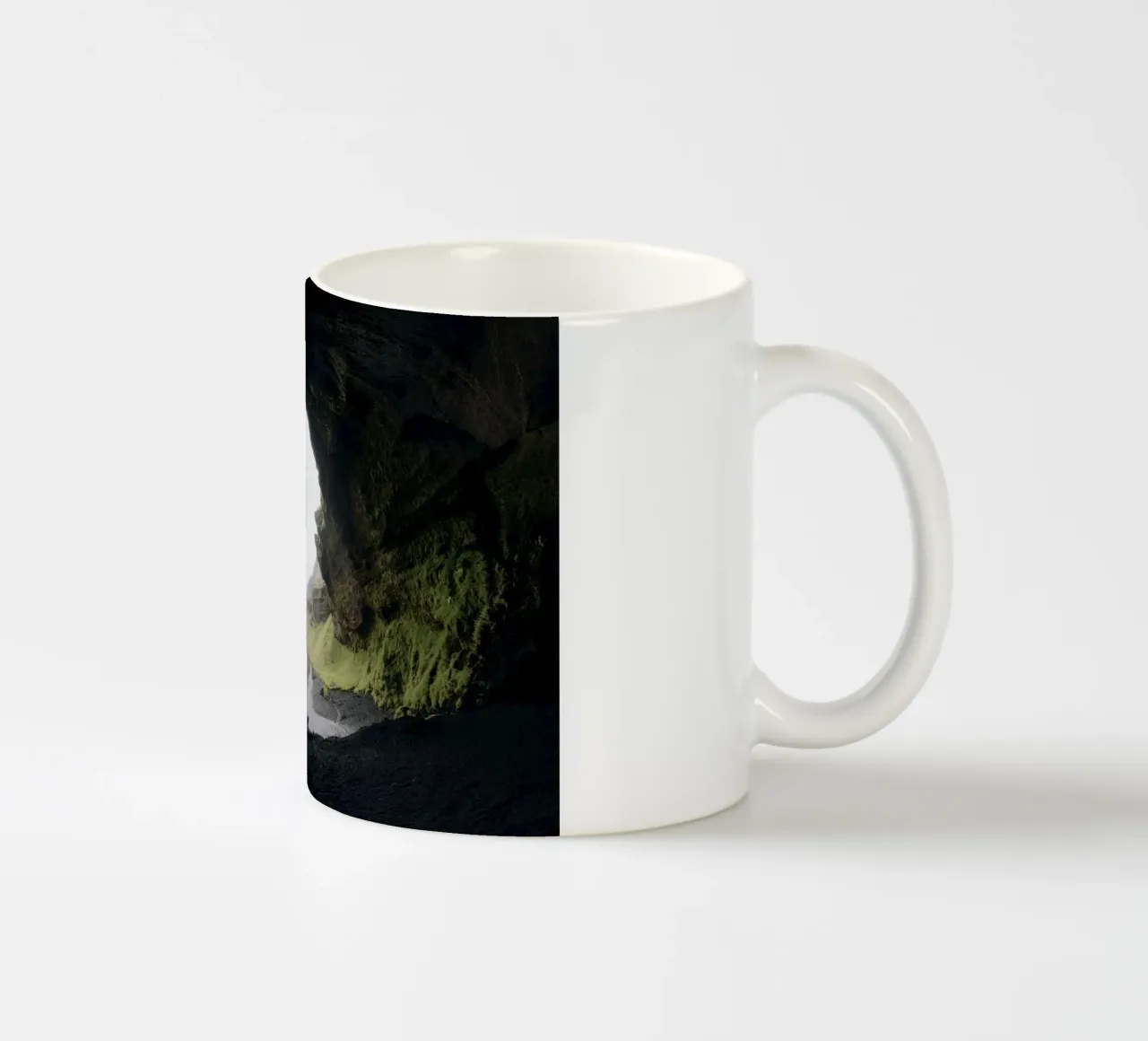 cascata in grotta tazza in ceramica da Earthly Visions