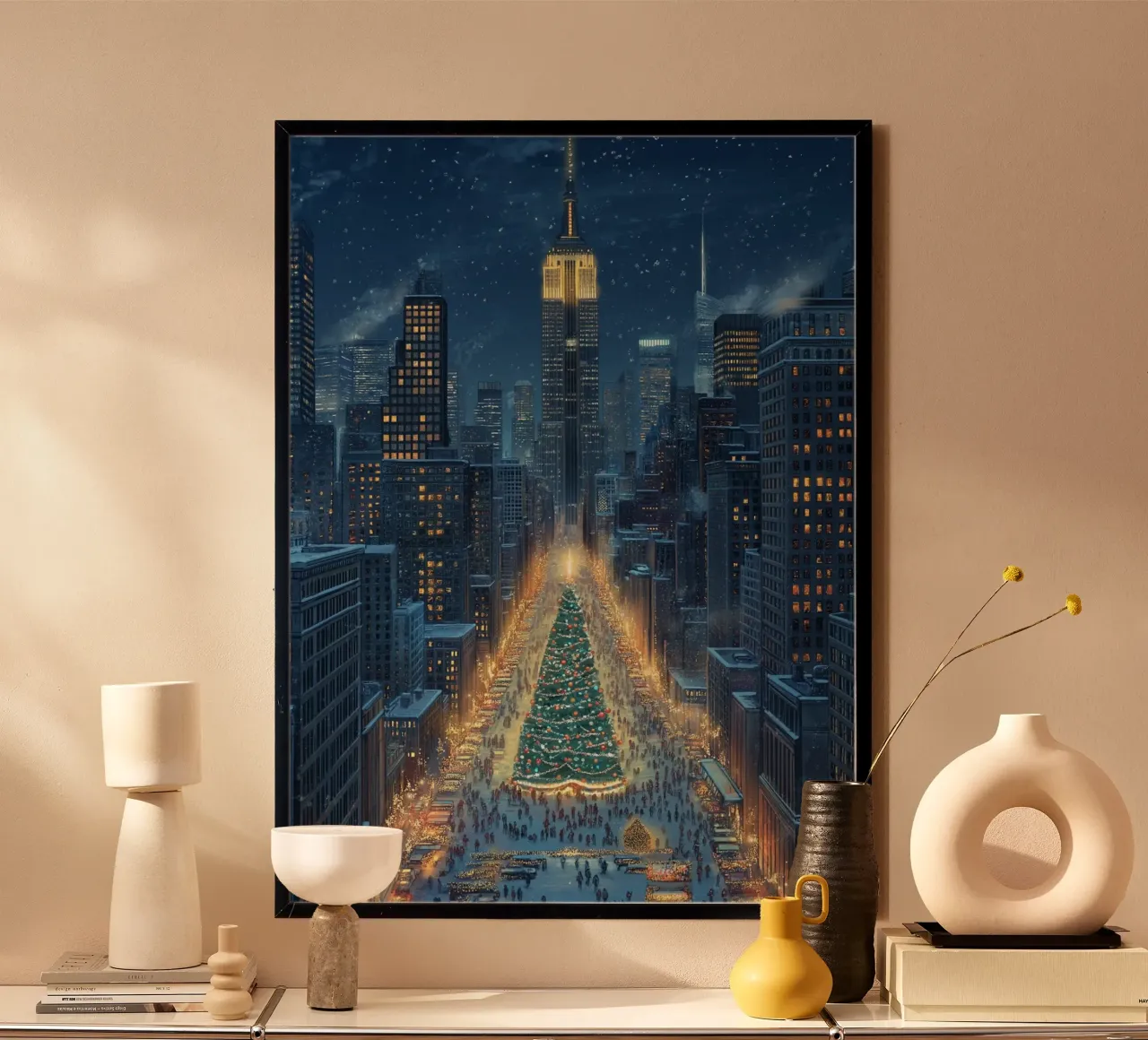 NYC Weihnachtsbaum: Empire State & Festliche Straßenszenen Kunst Poster mit Holzrahmen von ClubArt