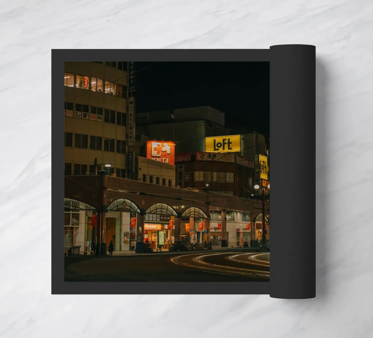 Scena notturna di strada a Kagoshima, Giappone zerbino da Marcel Bisig