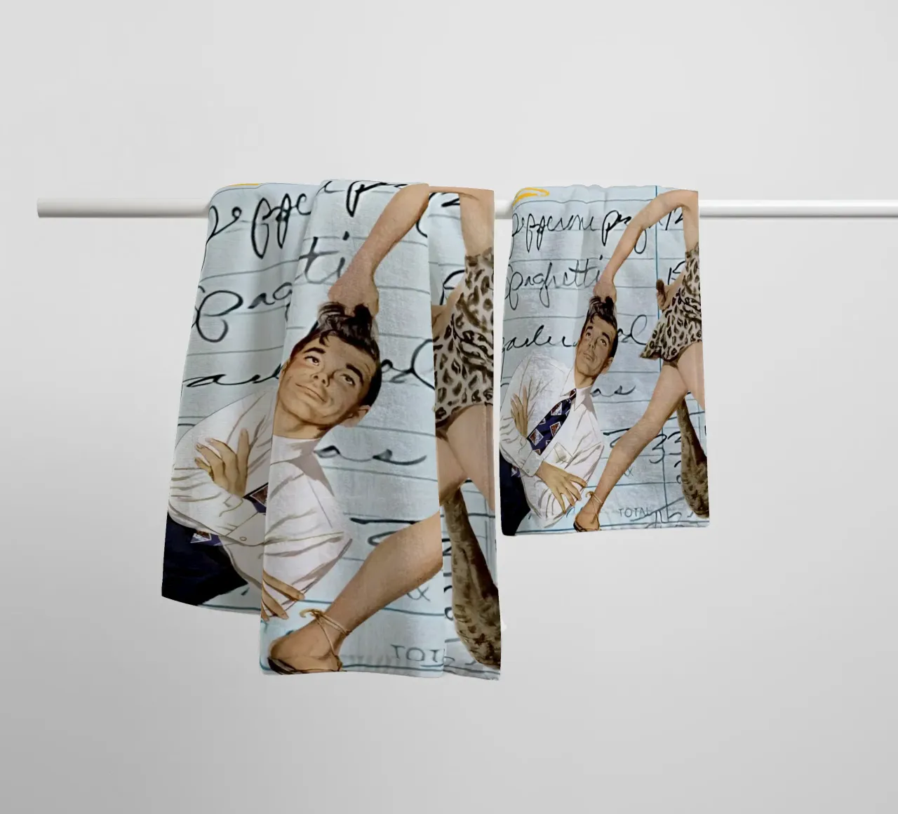 Arte pop: Leopard Pin-up Pulls Man on Guest Check toalla de baño de ClubArt