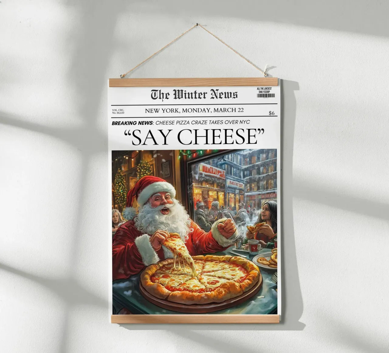 La pizza di Babbo Natale a New York: Crema di Formaggio: Notizie d'arte poster con telaio in plastica da ClubArt