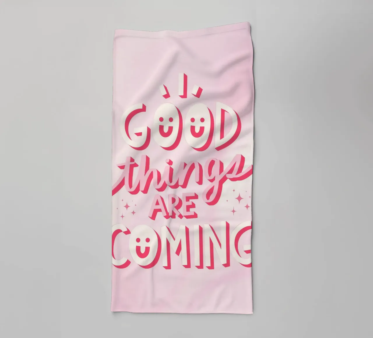 Gute Dinge kommen: Rosa Smiley-Gesicht Kunstdruck Handtuch von homdeco