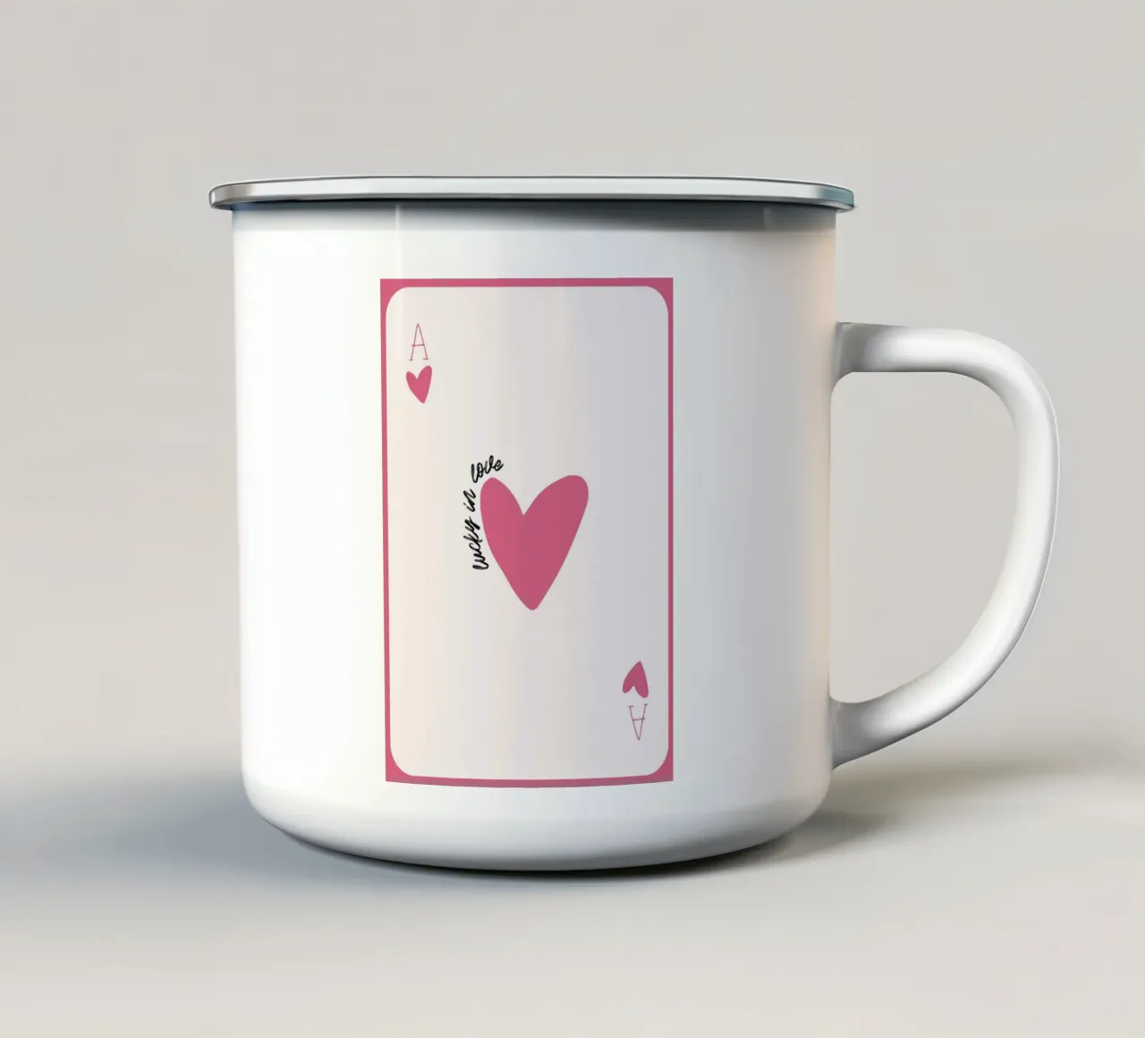 Fortunato in amore: Stampa pop art del biglietto con il cuore rosa tazza in smalto da homdeco
