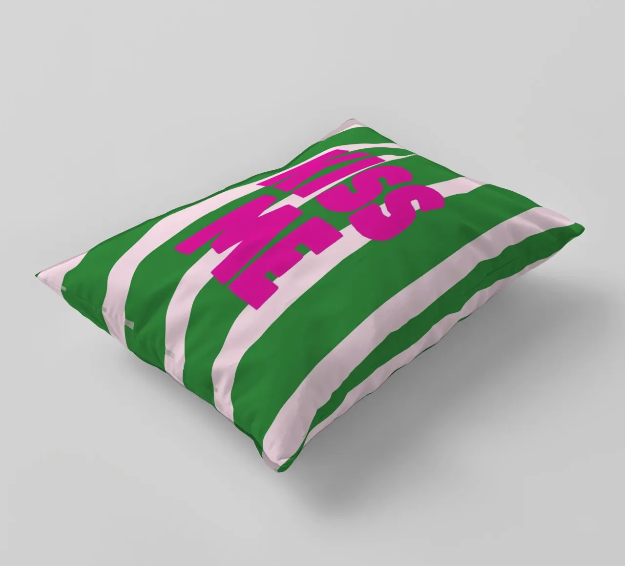 Baciami cuscino da Attaboy Dsgn
