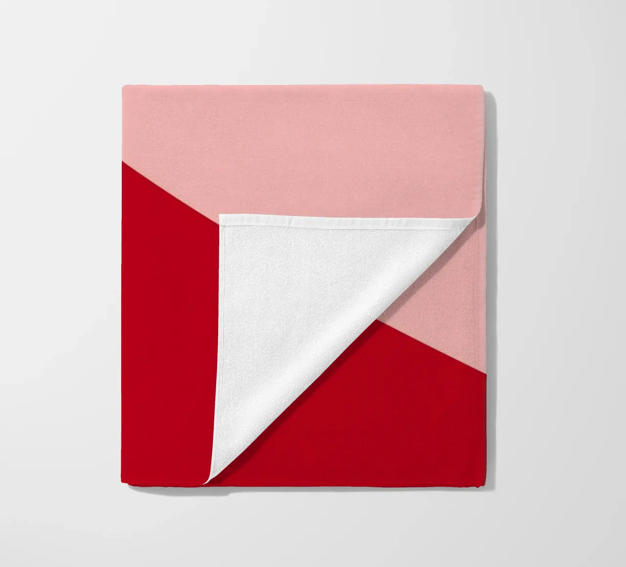 Herz-Duo Minimalistisch: Rot & Rosa Liebe Split Art Strandtuch von homdeco