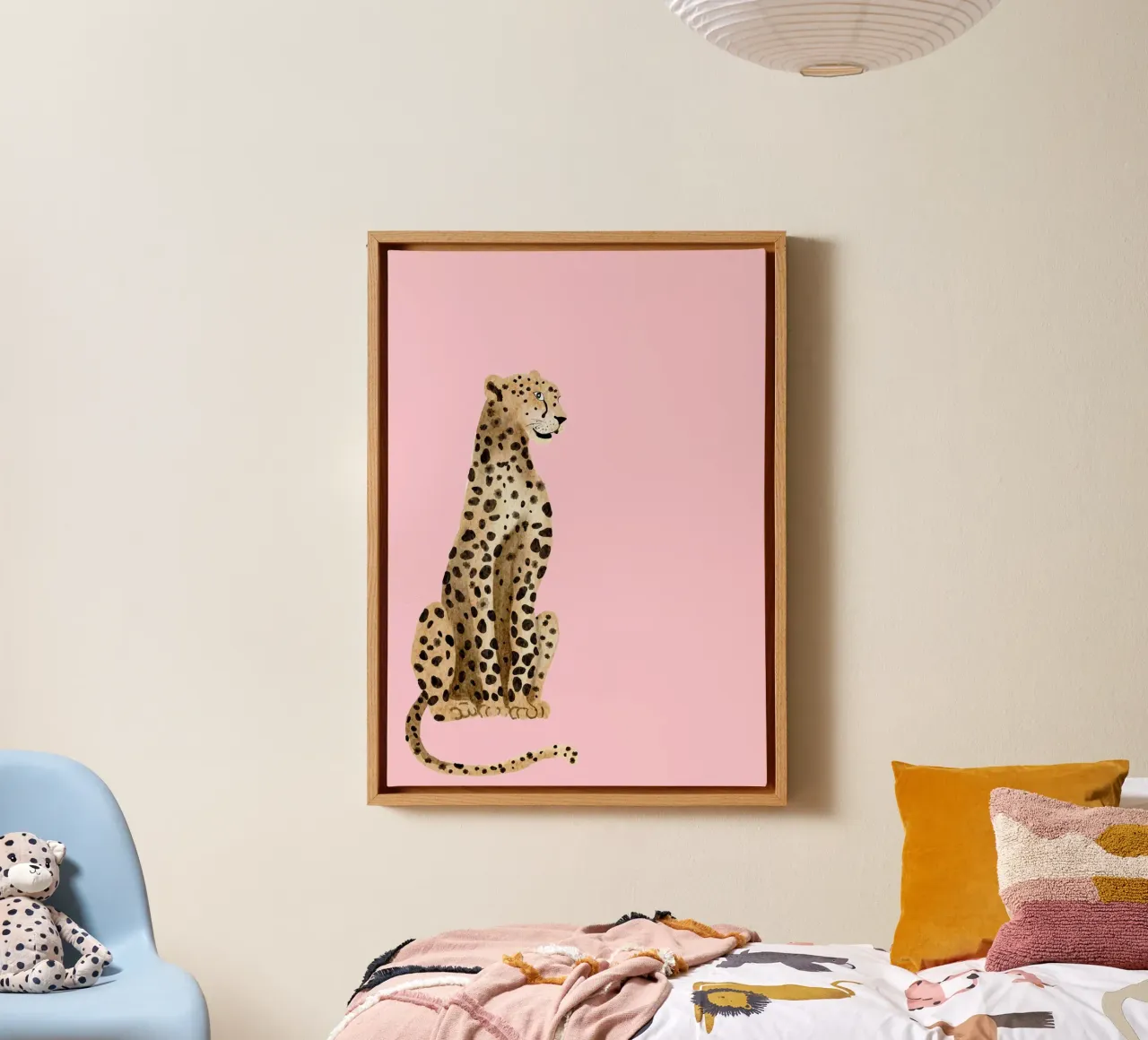 Zittend luipaard: Roze achtergrond dier Art Print canvas met Baklijst van homdeco