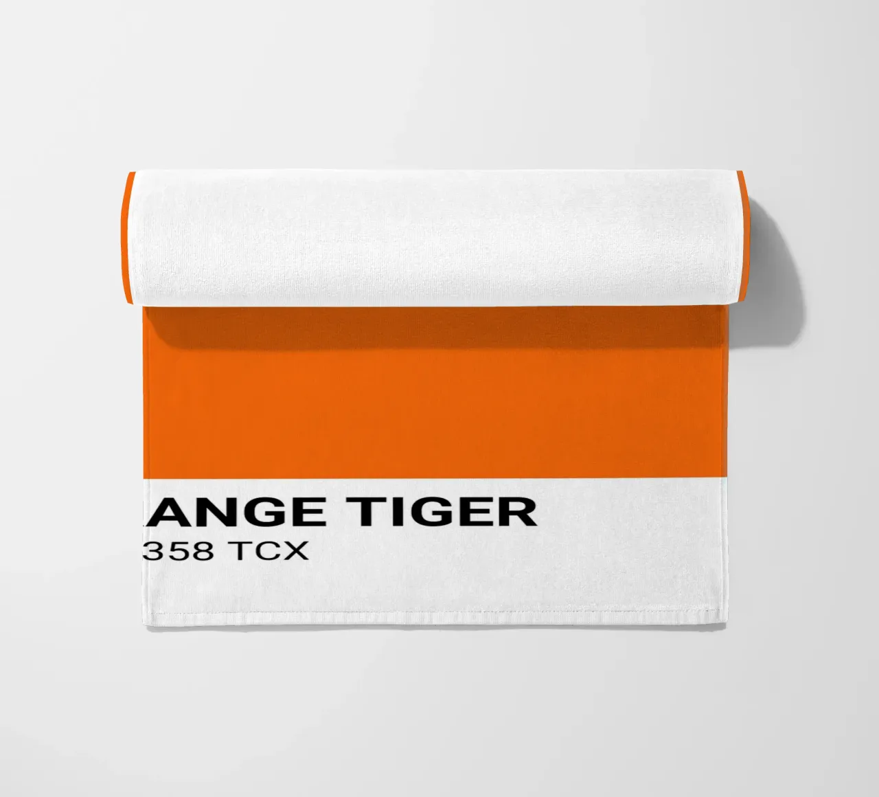 Pantone Tigre Naranja: Modern Color Block Art Print toalla de playa de homdeco