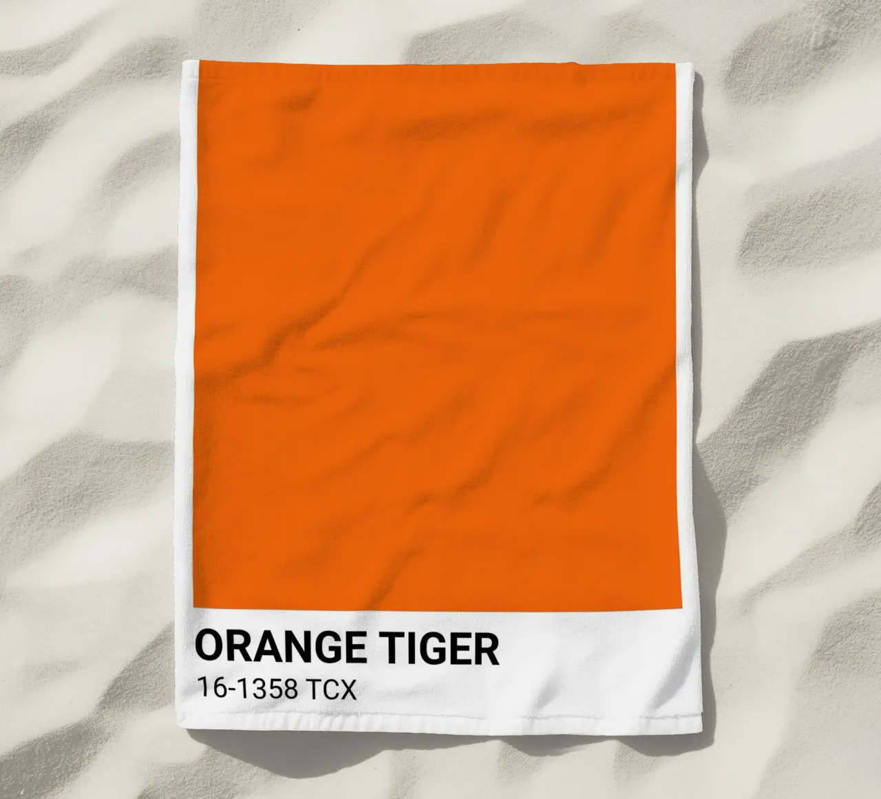 Pantone Tigre Naranja: Modern Color Block Art Print toalla de playa de homdeco