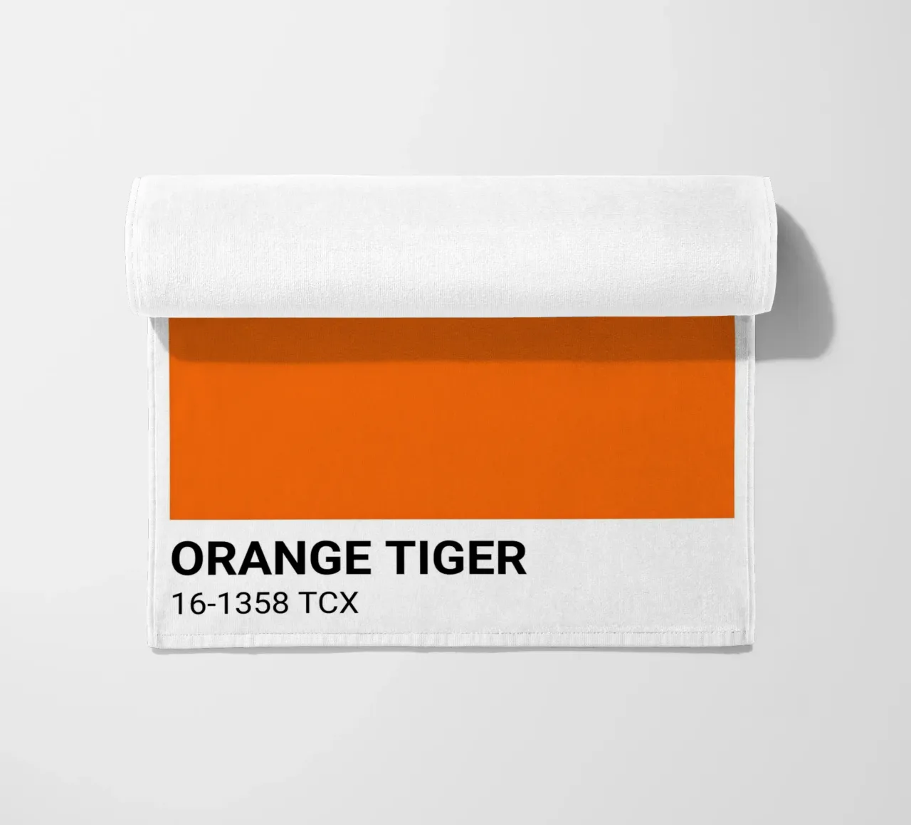 Pantone Tigre Naranja: Modern Color Block Art Print toalla de playa de homdeco
