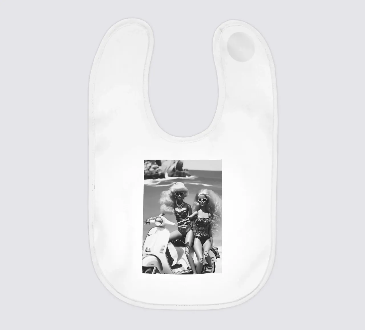 Retro Beach Glam: Bambole su scooter stampa B&N bavaglino da homdeco