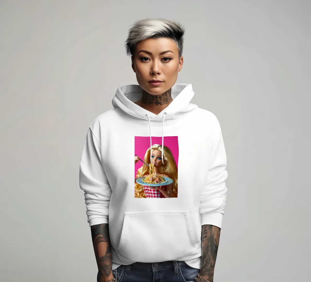 Barbie Enjoying Spaghetti: Pop Art Foodie Print felpa con cappuccio da homdeco