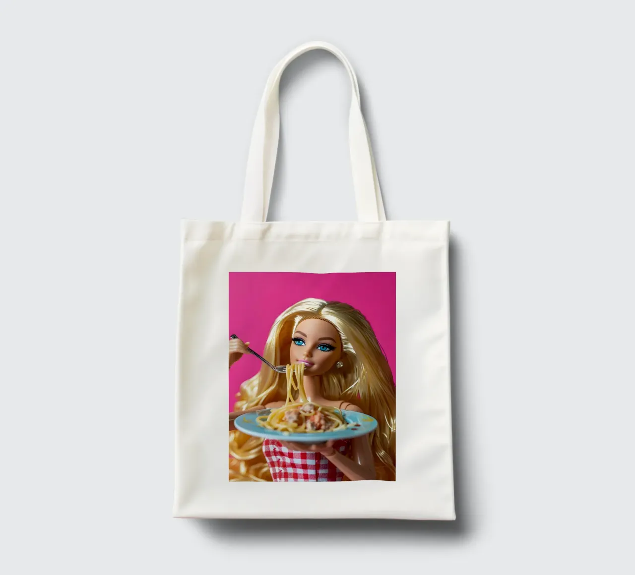 Barbie Enjoying Spaghetti: Pop Art Foodie Print borsa in juta da homdeco
