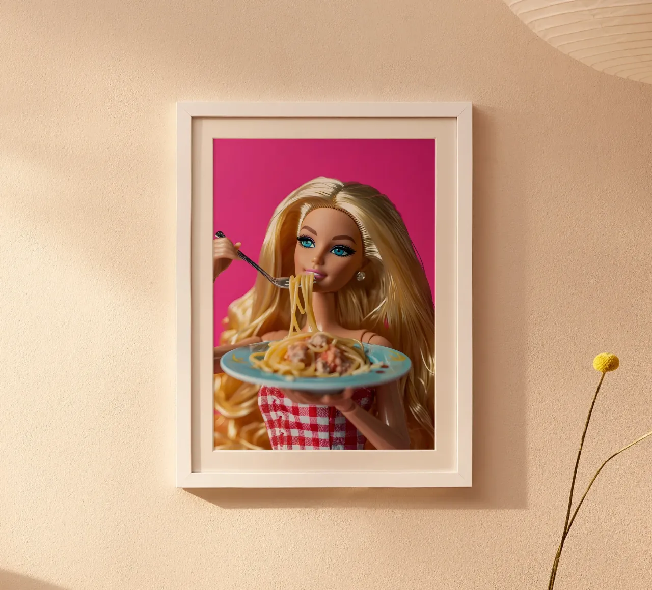 Barbie Enjoying Spaghetti: Pop Art Foodie Print carta hahnemühle da homdeco