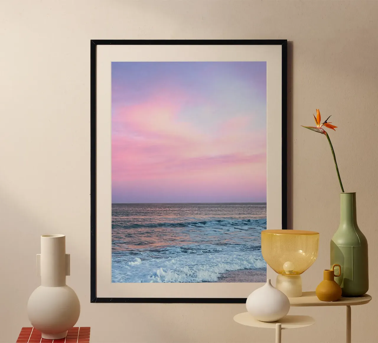 Pastello Tramonto Oceano Serenità Estetica Spiaggia Arte poster con telaio in plastica da dawnthesea