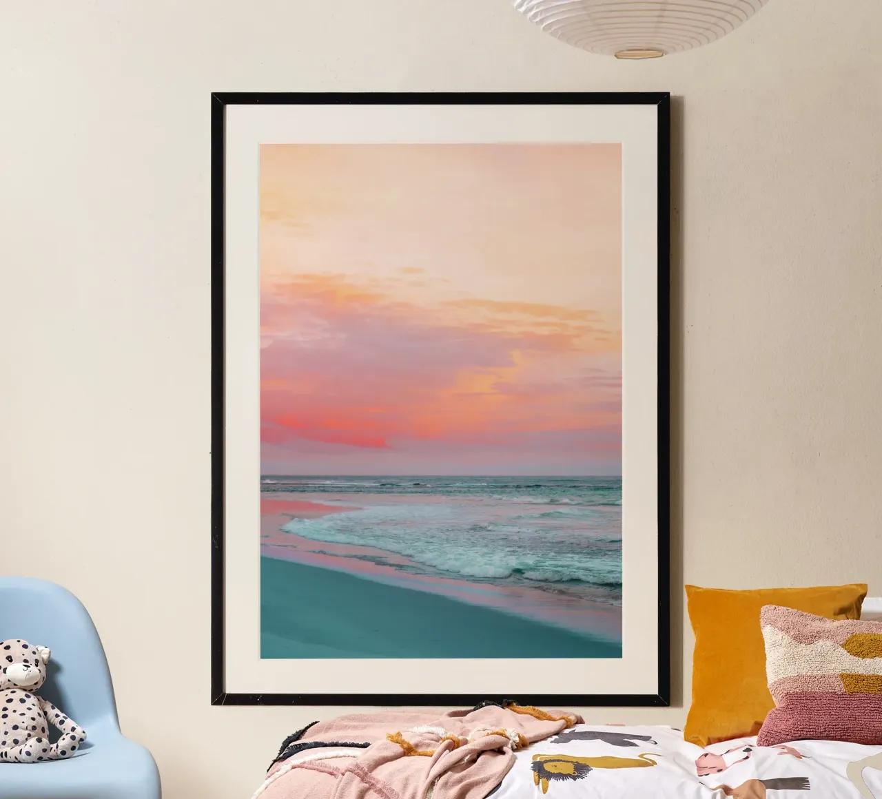 Arte murale estetica del tramonto sulla spiaggia e sull'oceano poster con telaio in plastica da dawnthesea